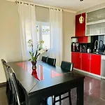 Reis House